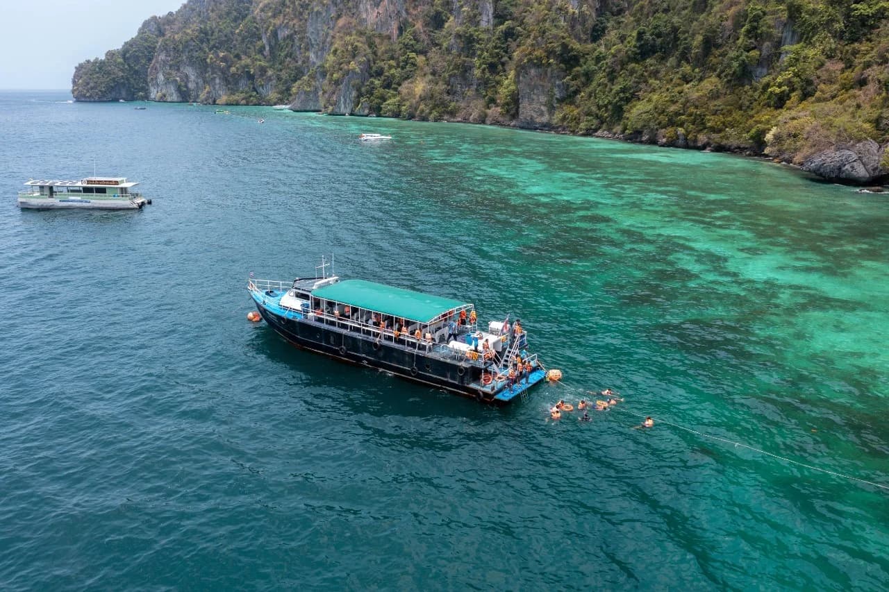 Phi Phi Island tour By Cruise with Lunch from Phuket